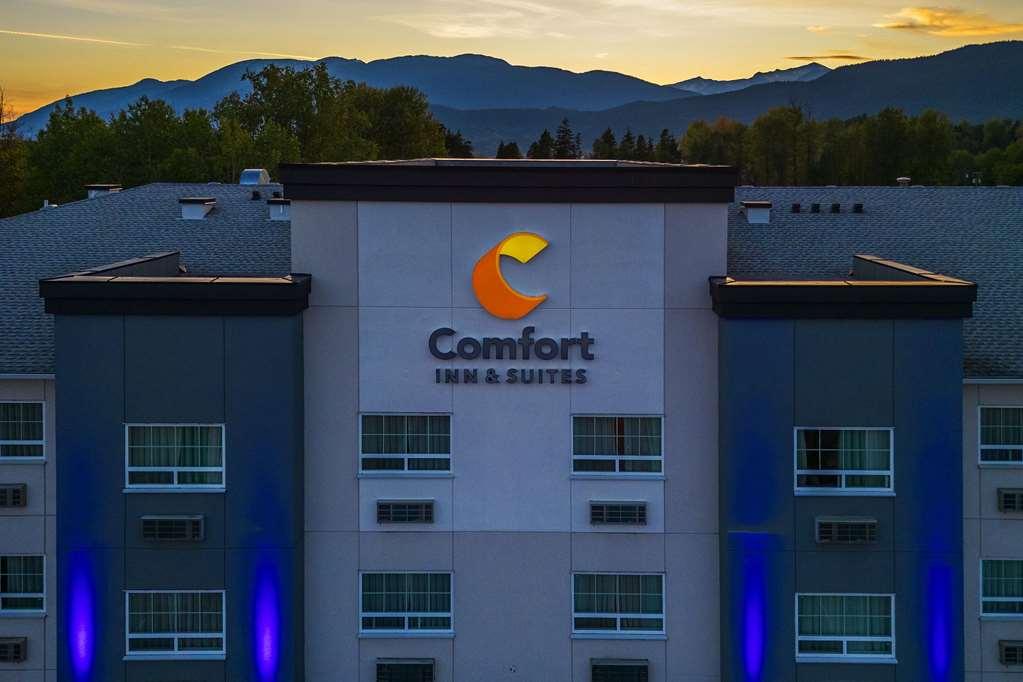Comfort Inn & Suites Terrace Esterno foto