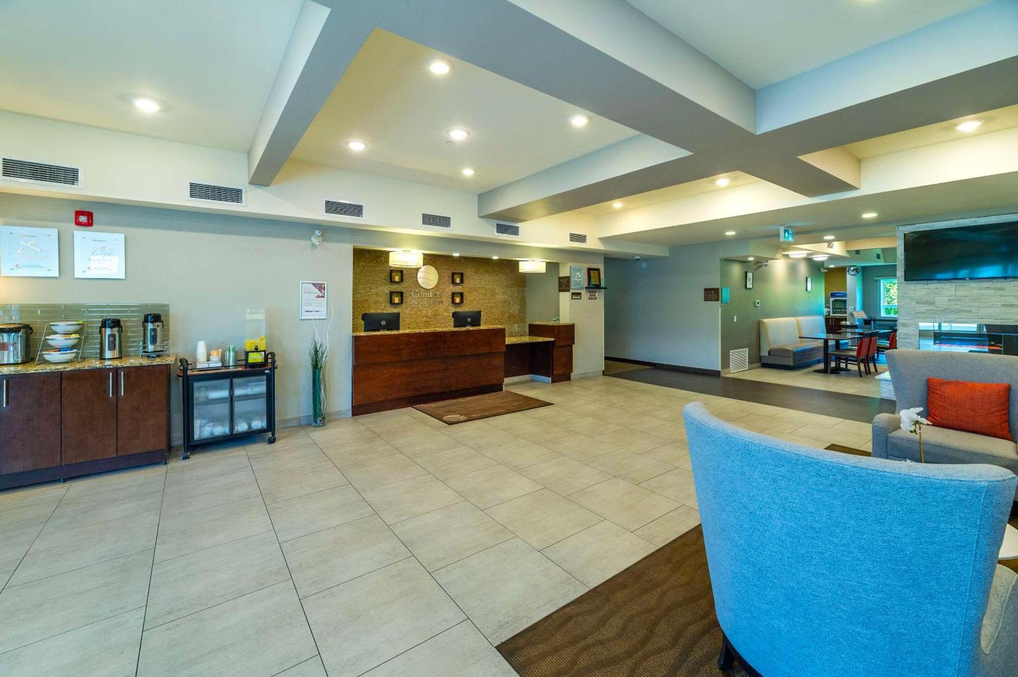 Comfort Inn & Suites Terrace Esterno foto
